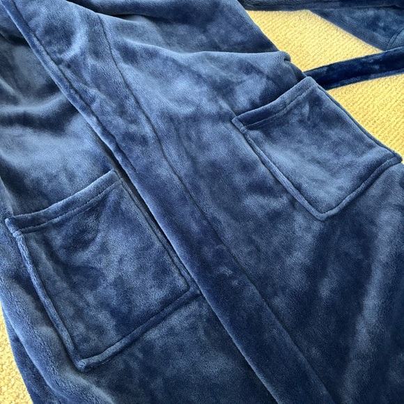 Navy Plush Robe - Picture 4 of 5